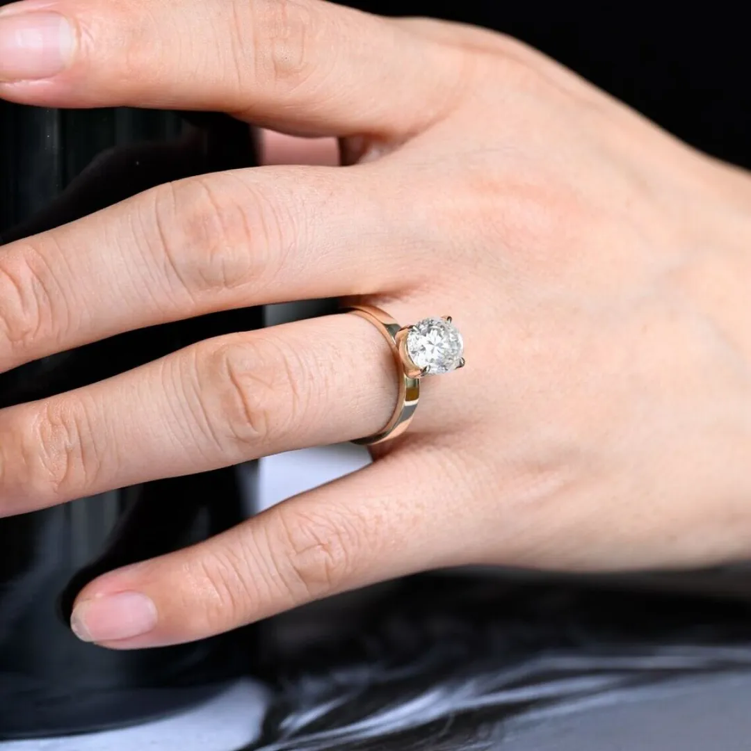 /public/photos/live/Solitaire Oval Moissanite Timeless Engagement Ring 661 (3).webp